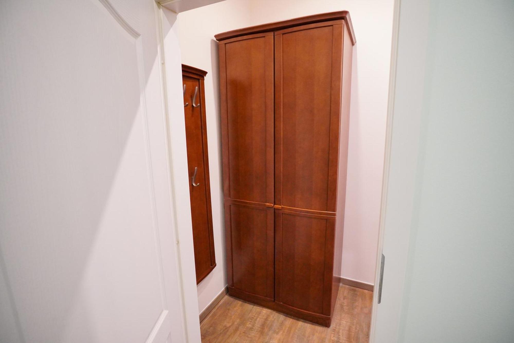Elegant & Stylish Center Apartments! Apartament