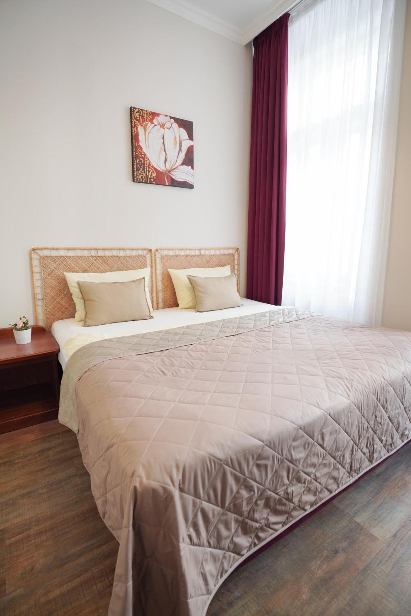 Apartament Elegant & Stylish Center Apartments!